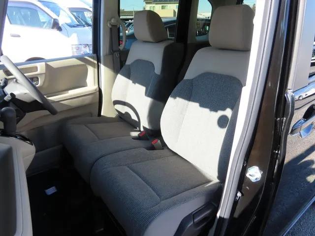 N BOX(ホンダ)の車両写真