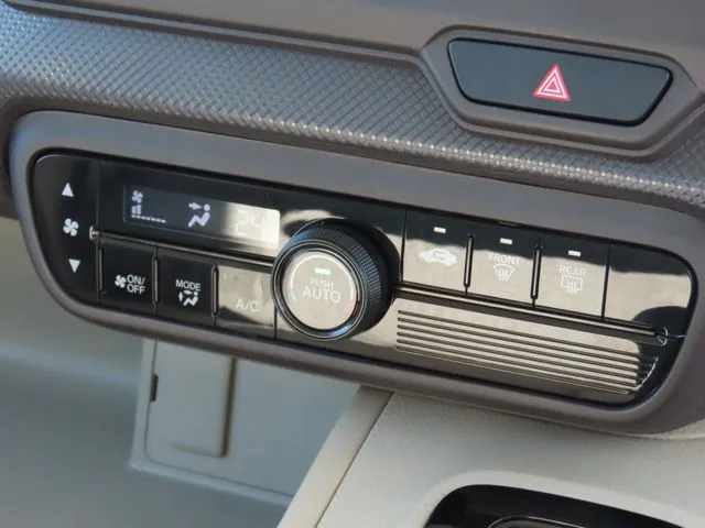 N BOX(ホンダ)の車両写真