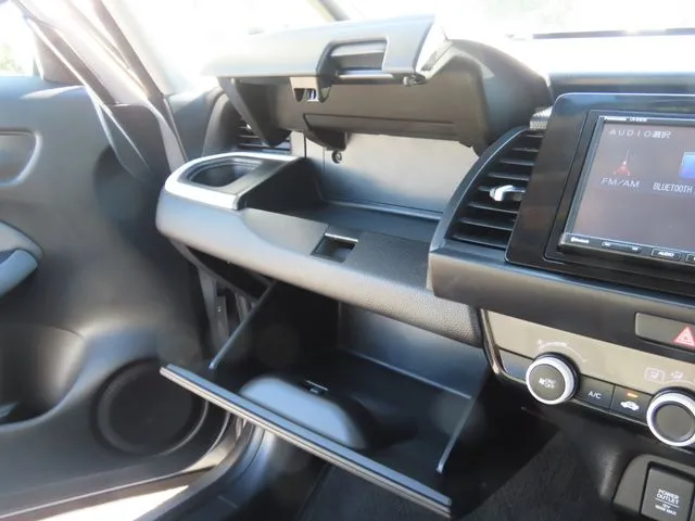 フィット　ｅ：ＨＥＶ（ホンダ）の車両写真