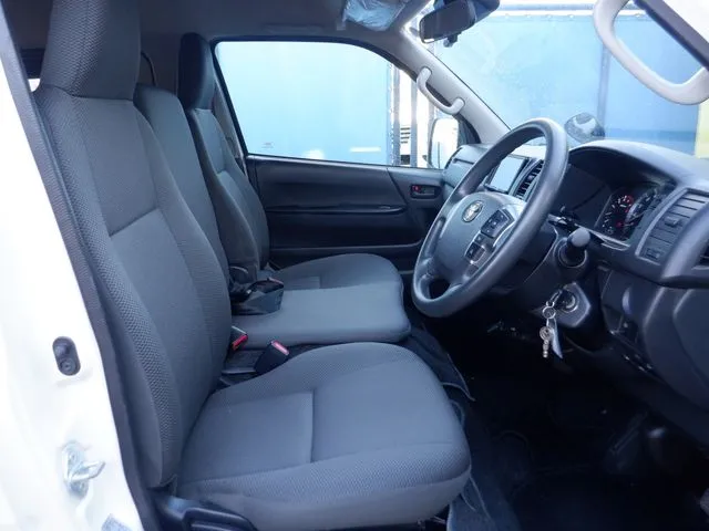 ハイエースバン 4WD(トヨタ)の車両写真