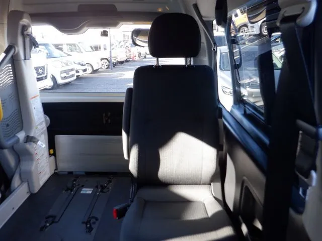 ハイエースバン 4WD(トヨタ)の車両写真