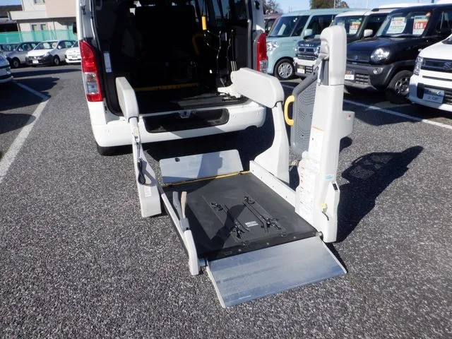 ハイエースバン 4WD(トヨタ)の車両写真