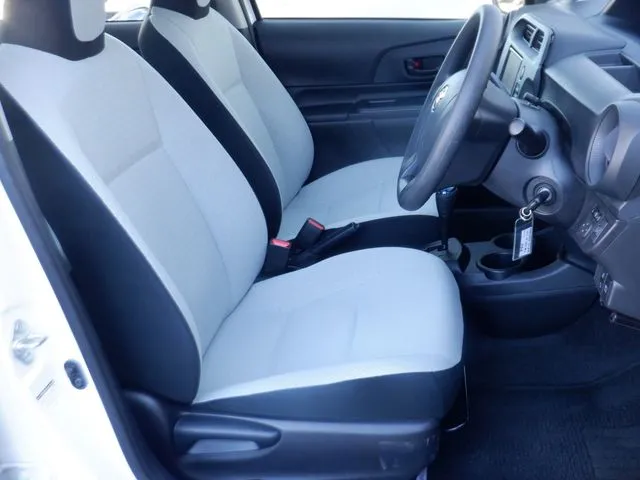 アクア（トヨタ）の車両写真