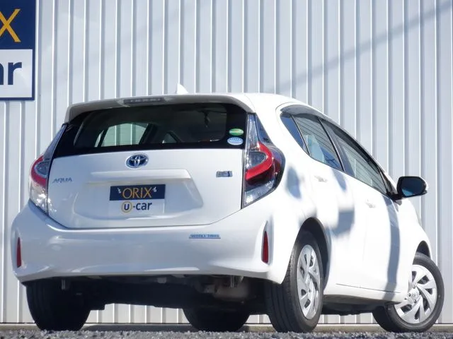アクア（トヨタ）の車両写真