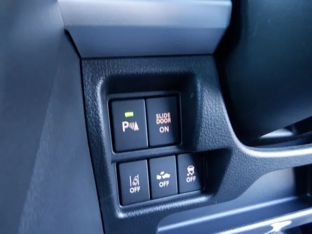 スペーシア 4WD(スズキ)の車両写真