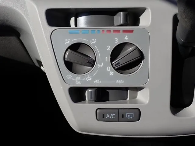 ミラ イース(ダイハツ)の車両写真