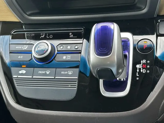 フリード　ハイブリッド（ホンダ）の車両写真