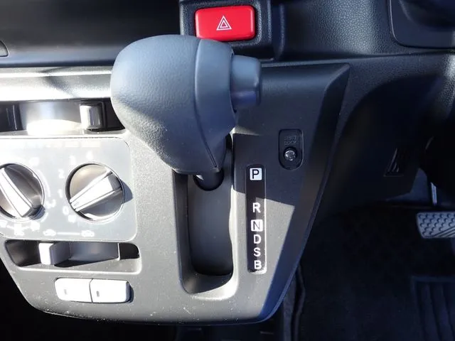 ダイハツ　ミラ　イース