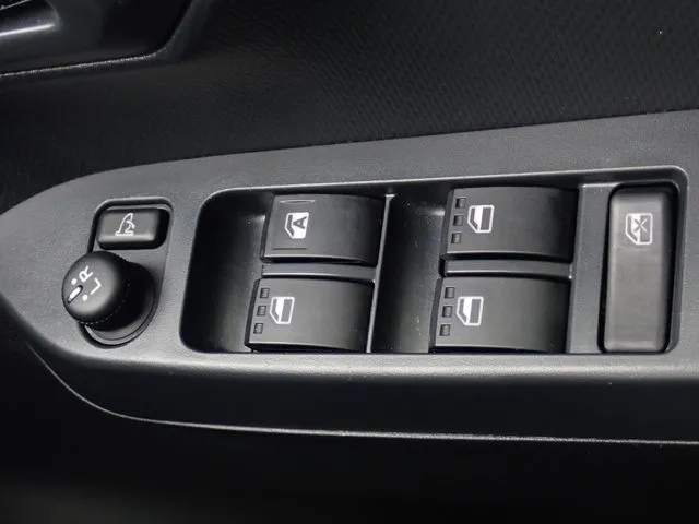 ミラ イース(ダイハツ)の車両写真