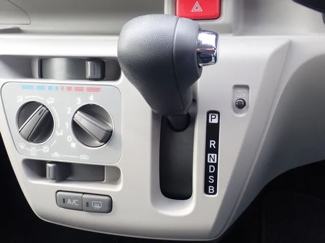 ミラ イース(ダイハツ)の車両写真