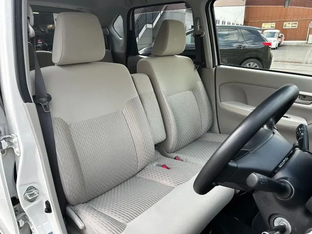 ムーヴ（ダイハツ）の車両写真