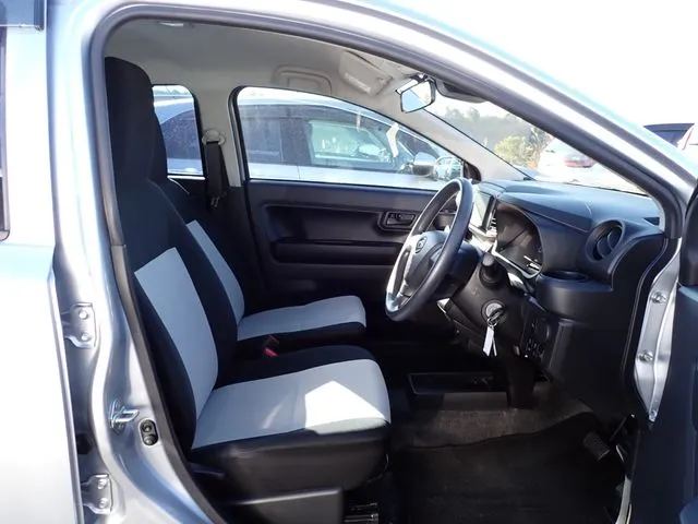 ミラ　イース（ダイハツ）の車両写真