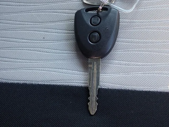 ミラ　イース（ダイハツ）の車両写真