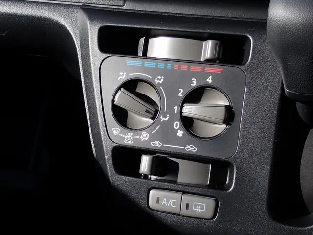 ミラ　イース（ダイハツ）の車両写真