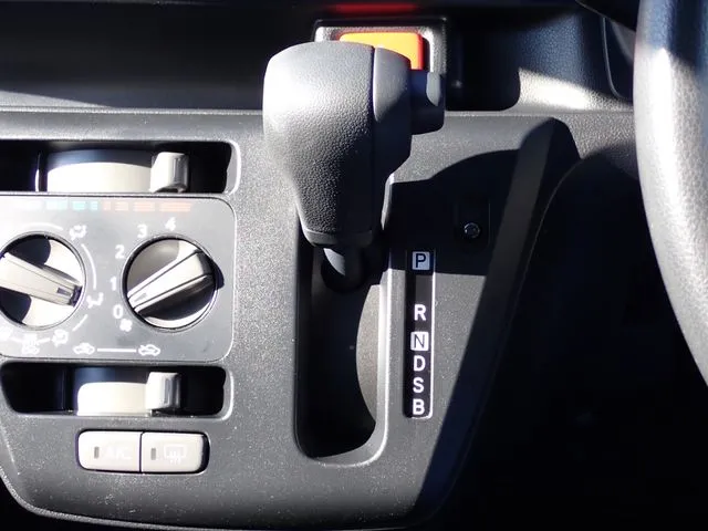 ミラ イース(ダイハツ)の車両写真