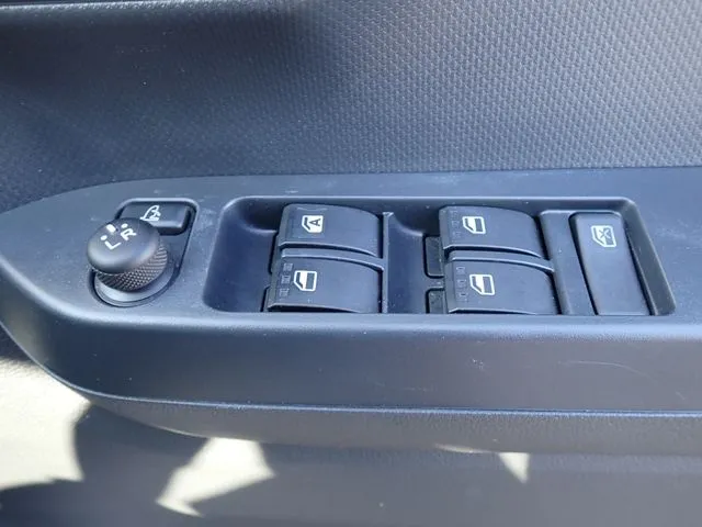 ミラ イース(ダイハツ)の車両写真