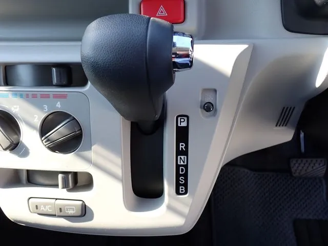 ミラ イース(ダイハツ)の車両写真