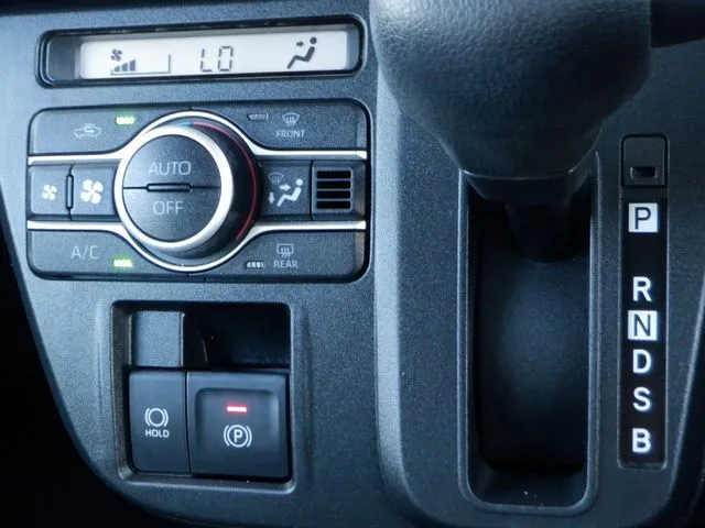 タント　ファンクロス（ダイハツ）の車両写真