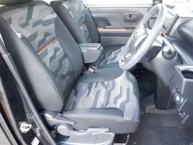 タント　ファンクロス（ダイハツ）の車両写真