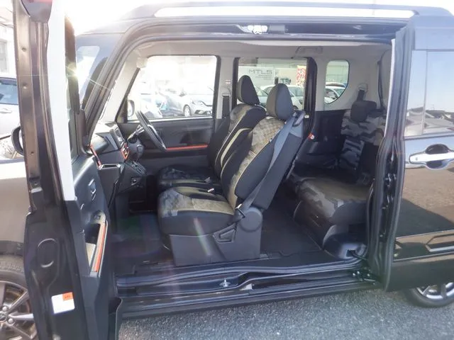 タント　ファンクロス（ダイハツ）の車両写真