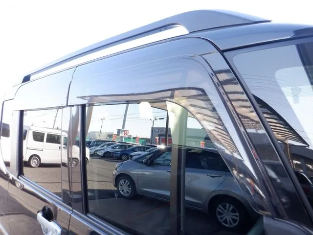 タント　ファンクロス（ダイハツ）の車両写真