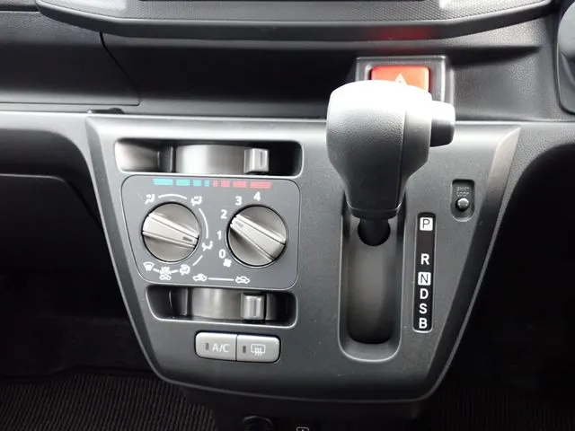 ミラ　イース（ダイハツ）の車両写真