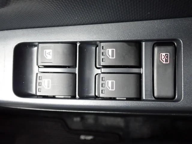 ミラ　イース（ダイハツ）の車両写真