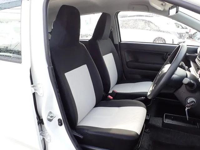 ミラ イース(ダイハツ)の車両写真