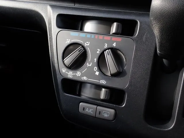 ミラ イース(ダイハツ)の車両写真