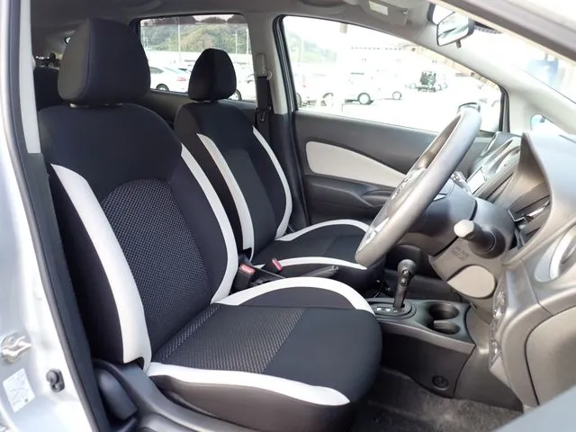 ノート（ニッサン）の車両写真