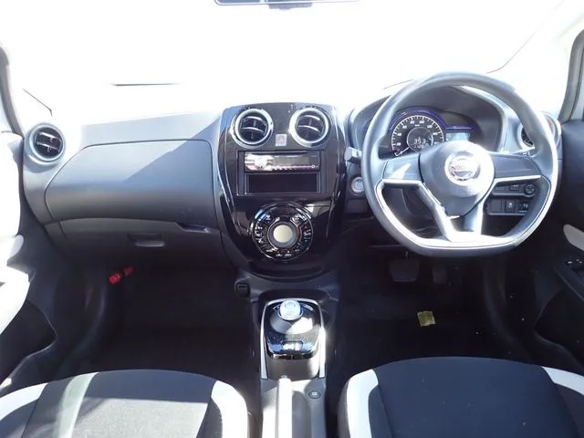 ノート（ニッサン）の車両写真