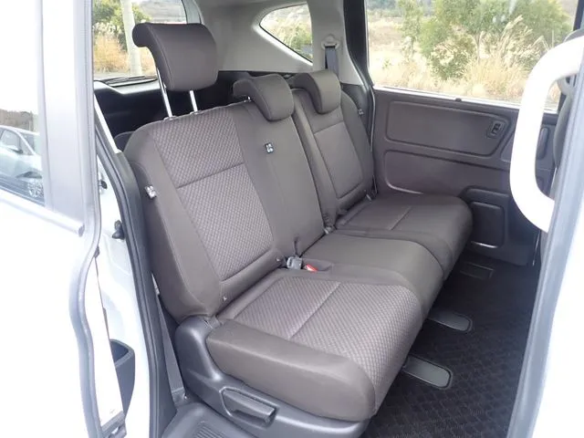 フリードプラス　ハイブリッド（ホンダ）の車両写真