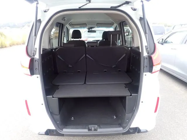 フリードプラス　ハイブリッド（ホンダ）の車両写真