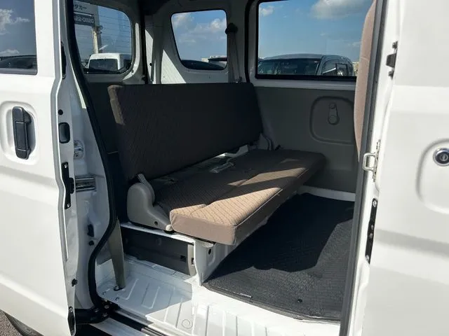 エブリイバン（スズキ）の車両写真