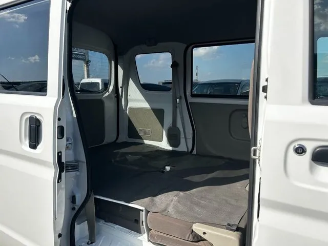 エブリイバン（スズキ）の車両写真