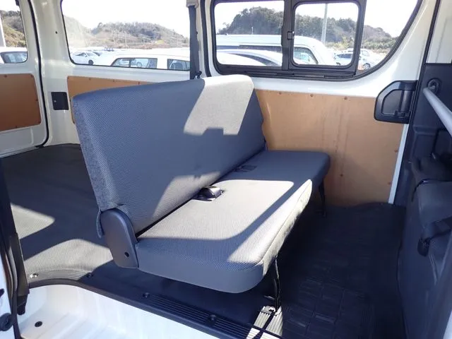 ハイエースバン　１．２５ｔ　２ＷＤ（トヨタ）の車両写真