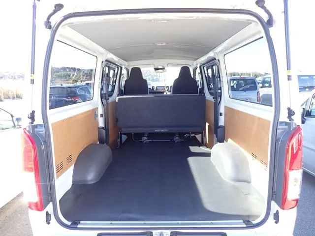 ハイエースバン　１．２５ｔ　２ＷＤ（トヨタ）の車両写真