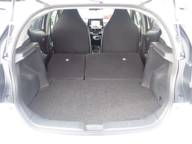 アクア（トヨタ）の車両写真