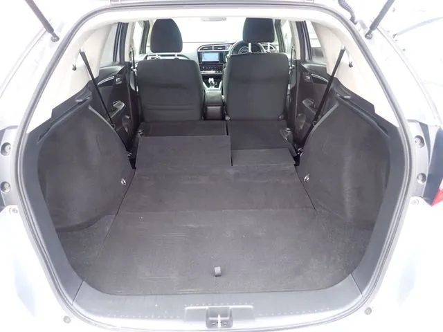 シャトル　ハイブリッド（ホンダ）の車両写真