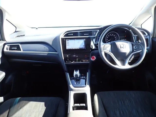 シャトル　ハイブリッド（ホンダ）の車両写真