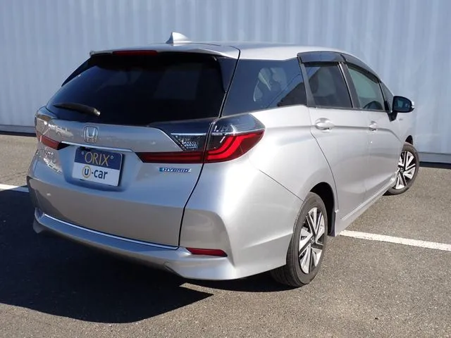 シャトル　ハイブリッド（ホンダ）の車両写真