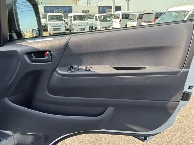 ハイエースバン　１．１５ｔ　２ＷＤ（トヨタ）の車両写真