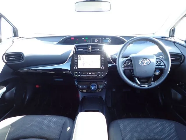 プリウス（トヨタ）の車両写真