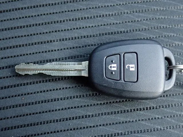 サクシードバン　２ＷＤ（トヨタ）の車両写真