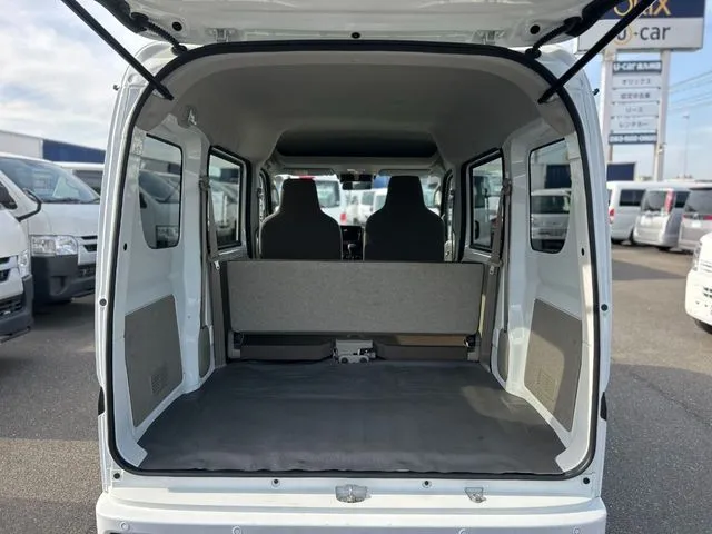 エブリイバン（スズキ）の車両写真