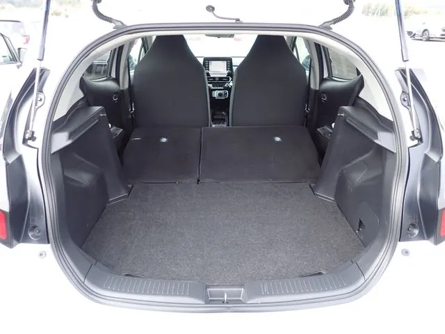 アクア（トヨタ）の車両写真