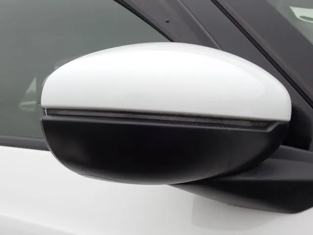 フィット　ｅ：ＨＥＶ（ホンダ）の車両写真