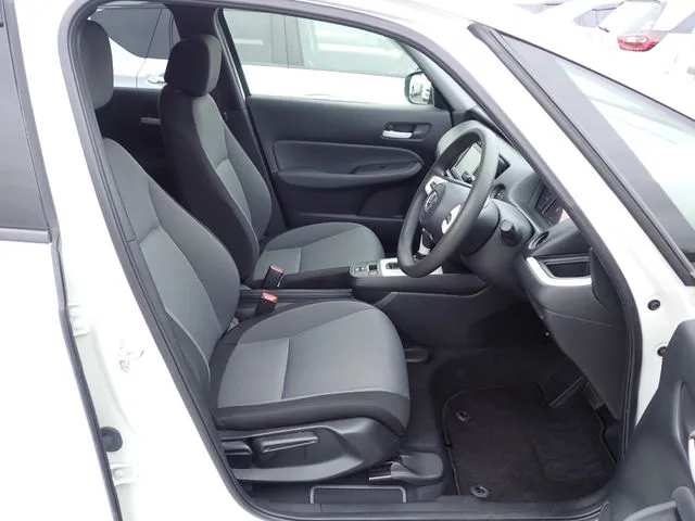 フィット　ｅ：ＨＥＶ（ホンダ）の車両写真