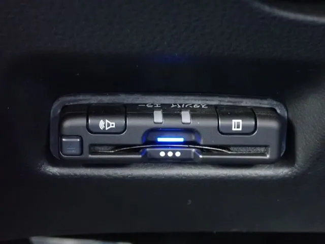 フィット　ｅ：ＨＥＶ（ホンダ）の車両写真