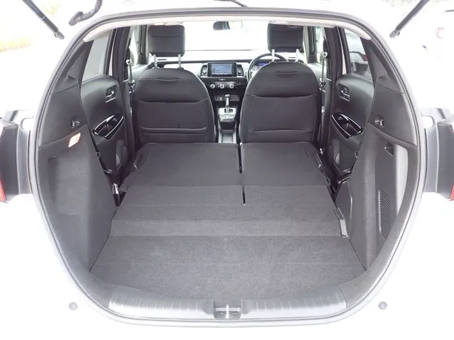 フィット　ｅ：ＨＥＶ（ホンダ）の車両写真